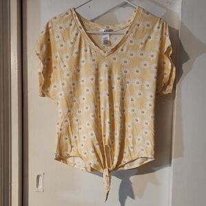 New Yellow Daisy Print Tie-Front Tee